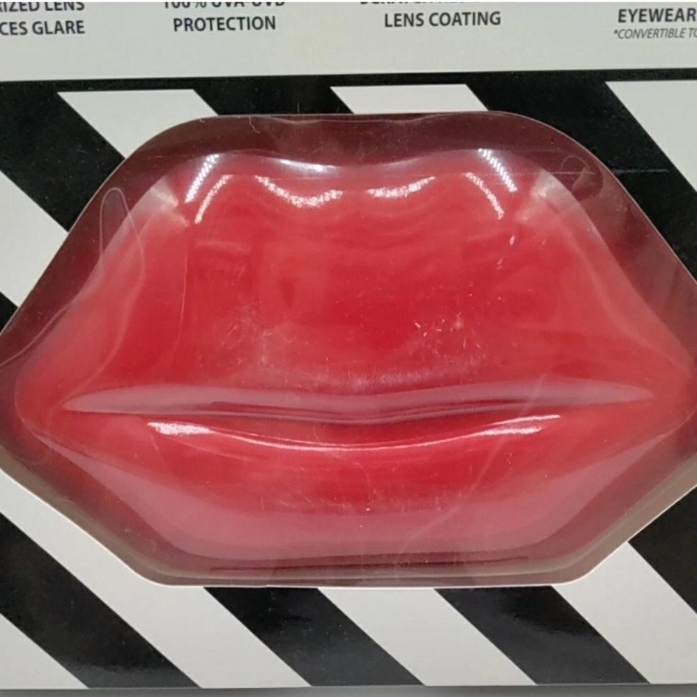 Betsey Johnson XOXO Metal Sunglasses Case & Chain Black And White NIB - Picture 9 of 13